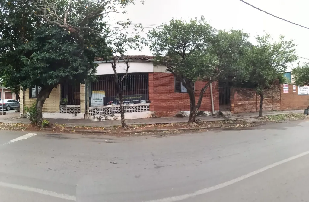 CASA en terreno para construccion de duplex o edificio! 420m2 en esquina barrio hipodromo — foto 3