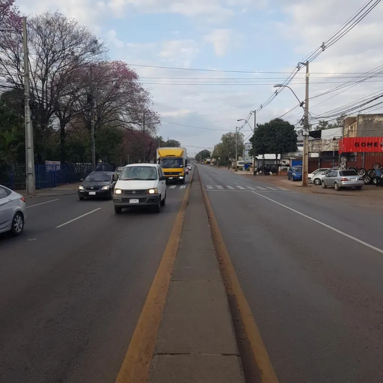 Zona Abasto 4.370 m2 en inmejorable ubicación sobre Defensores del Chaco frente a Saprocal — foto 3