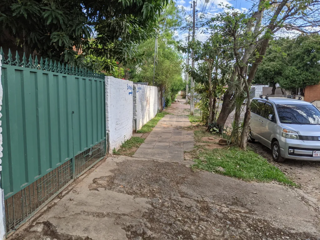 Amplio terreno en Villa Aurelia zona Mdme Lynch — foto 2