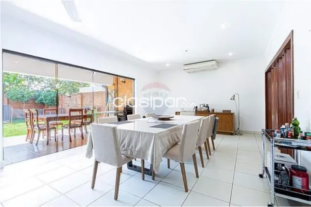 EN VENTA EXCLUSIVA RESIDENCIA EN BARRIO MBURUCUYA — foto 3