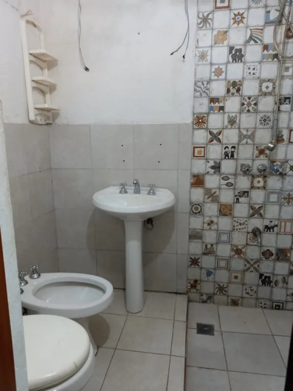 Alquilo una casa en esquina en Fdo zona Norte!!! A dos cuadras de Mcal lopez — foto 3