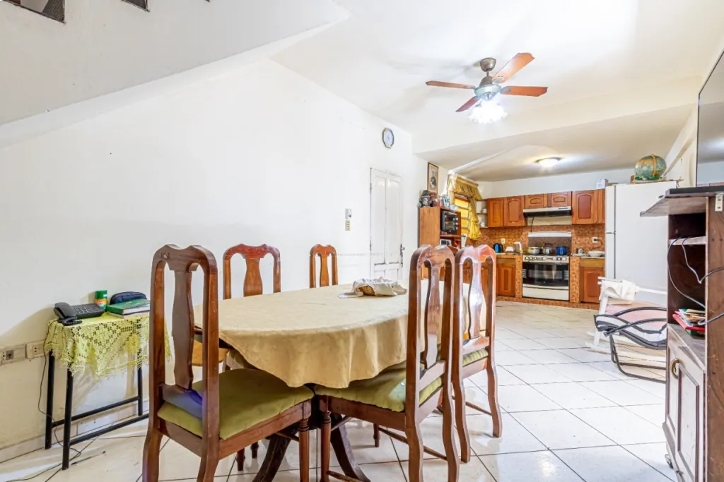 VENDO AMPLIA RESIDENCIA ZONA RECOLETA — foto 3