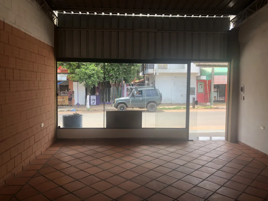 Vendo hermosa casa en el centro de Ñemby con salones comerciales — foto 3
