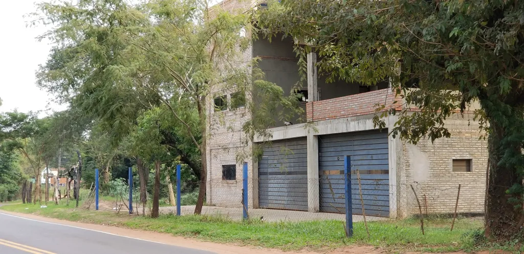2 Has. en San Antonio con importante construcción en 3 niveles y patio de campo virgen — foto 2