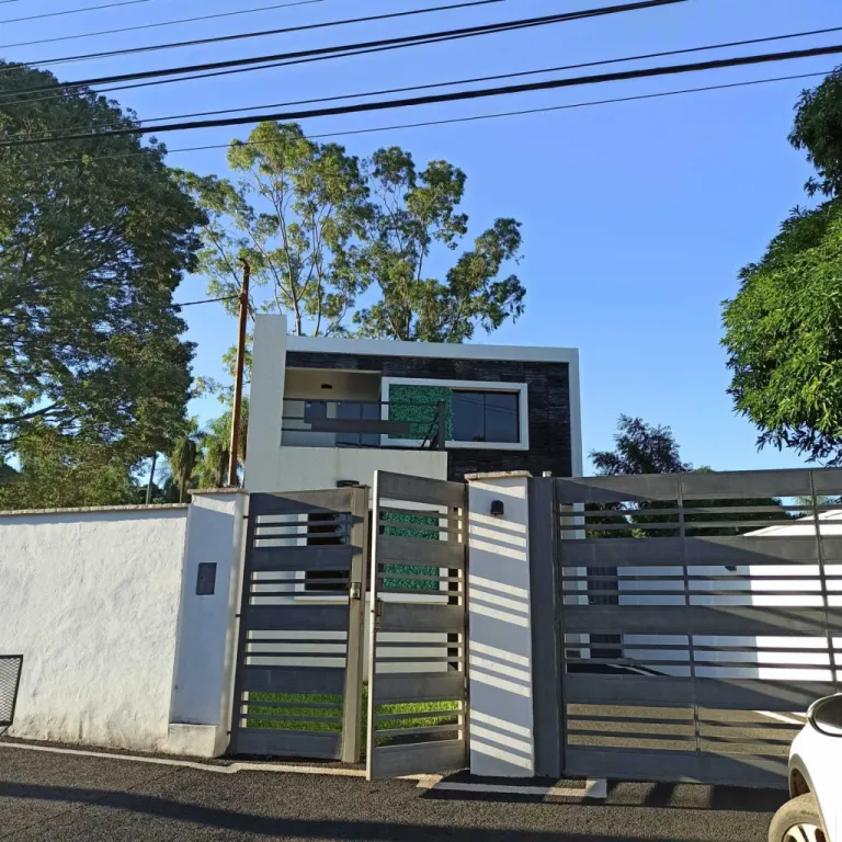 ¡VENDO HERMOSA CASA! AVDA. LAS RESIDENTAS DE LUQUE — foto 2