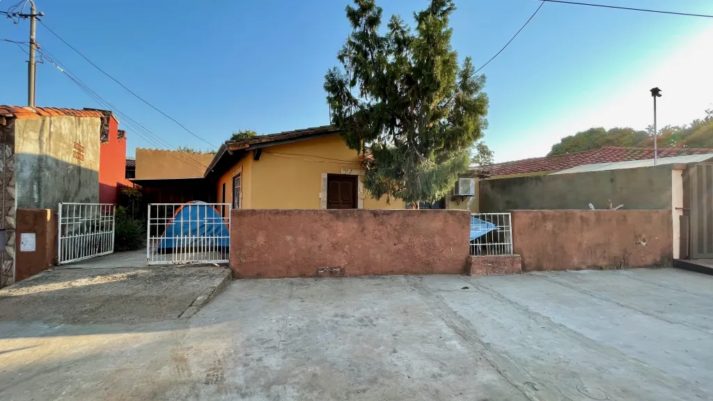 Chalet en Venta a Refaccionar ¡A pasos del Centro de Luque! — foto 2