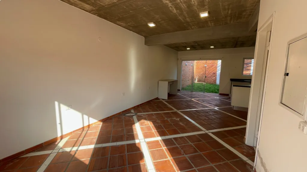 Duplex en Alquiler ¡A 1 cuadra de Rakiura, Luque! 2 dormitorios — foto 2