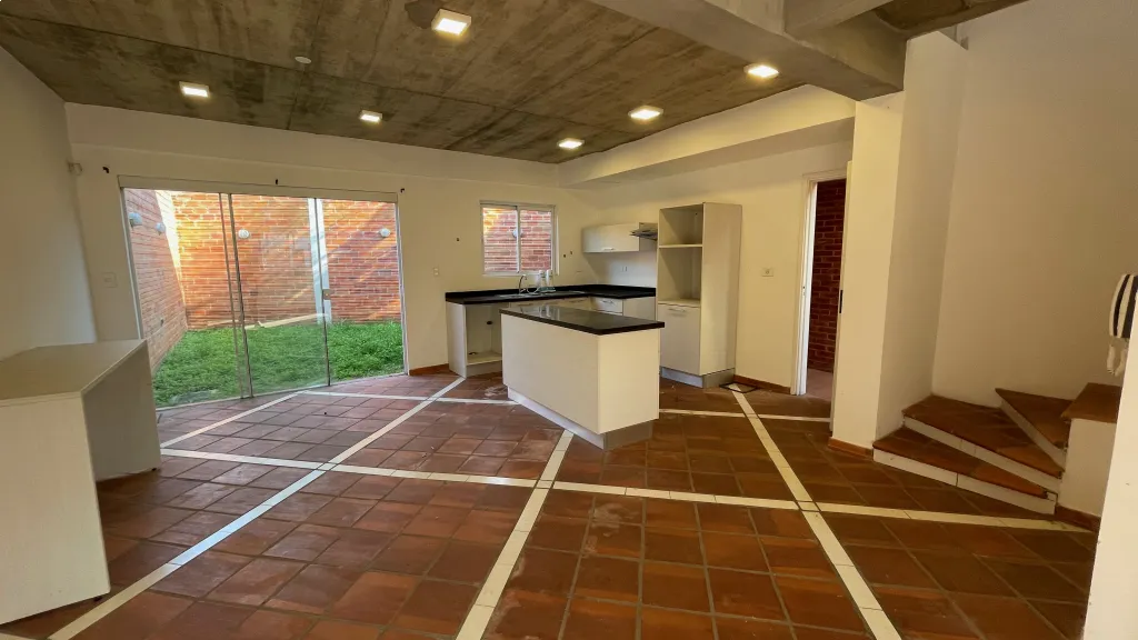 Duplex en Alquiler ¡A 1 cuadra de Rakiura, Luque! 2 dormitorios — foto 3
