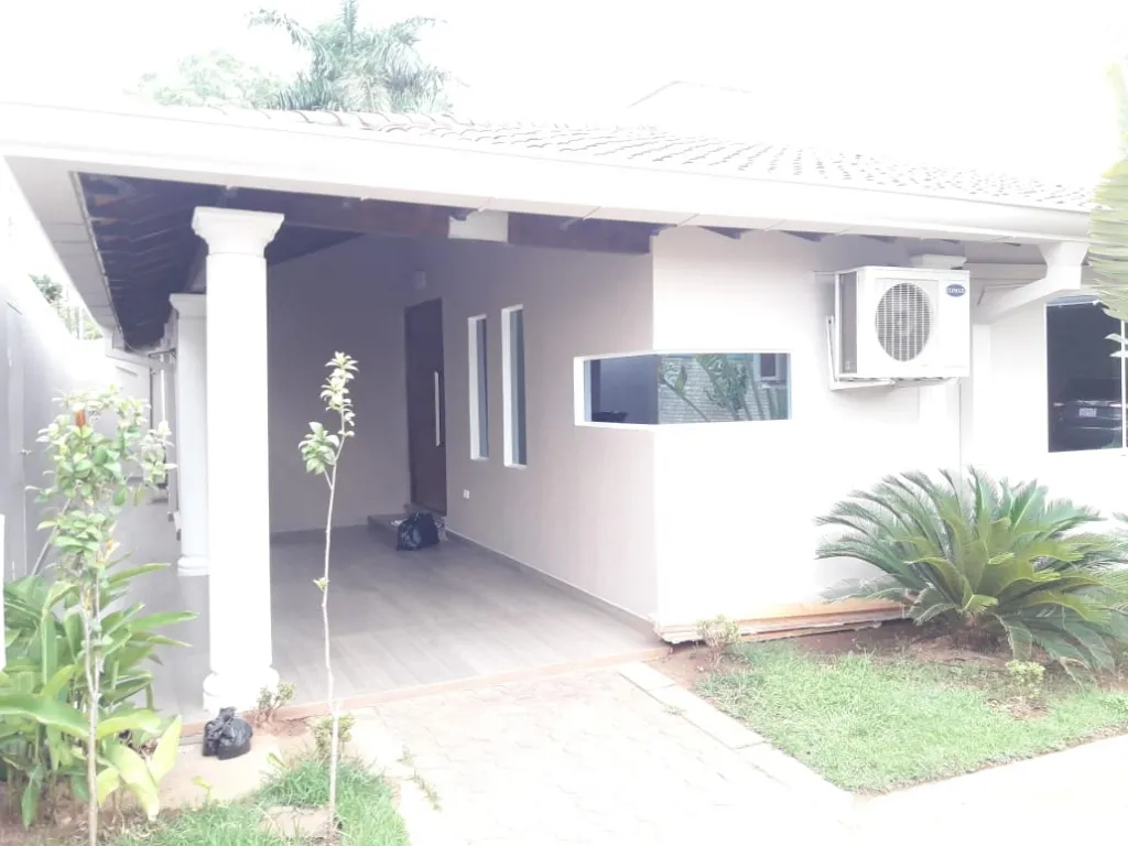 VENDO HERMOSA RESIDENCIA DE 03 HABITACIONES EN CORONEL OVIEDO — foto 3