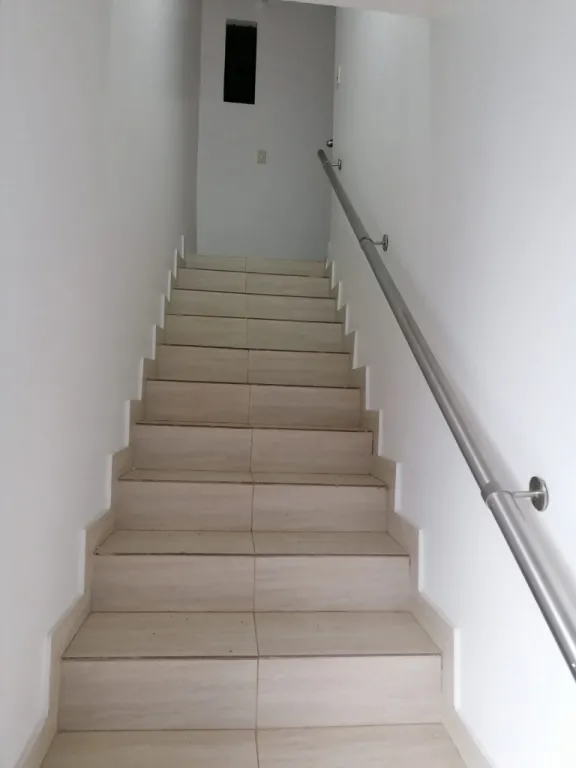 VENDO CASA DE DOS PLANTAS EN MARIANO ROQUE ALONSO — foto 2