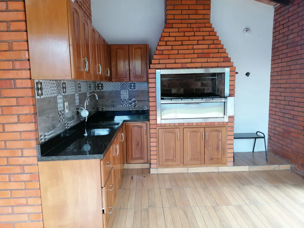 VENDO CASA DE DOS PLANTAS EN MARIANO ROQUE ALONSO — foto 3