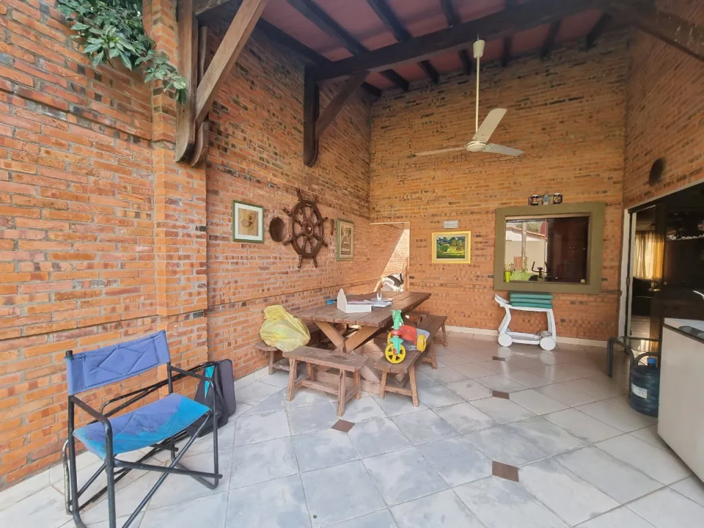 Vendo hermosa casa en Luque Cuarto Barrio! — foto 3
