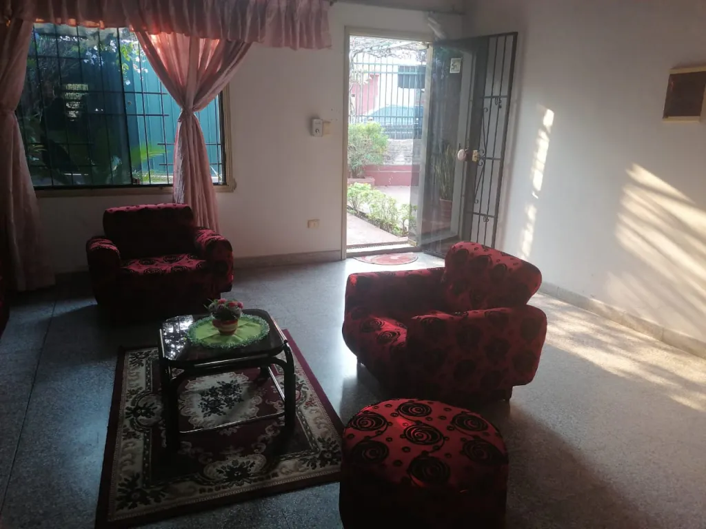 CASA EN ESQUINA -MARIANO ROQUE ALONSO — foto 2