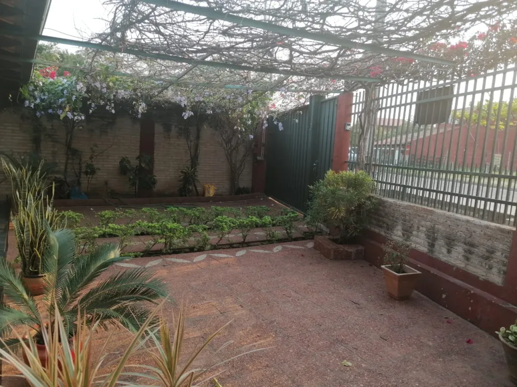CASA EN ESQUINA -MARIANO ROQUE ALONSO — foto 3
