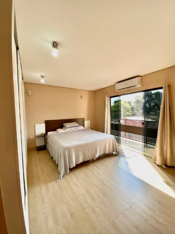 HERMOSA RESIDENCIA AMOBLADA EN LOMA PYTA - ASUNCIÓN. — foto 3