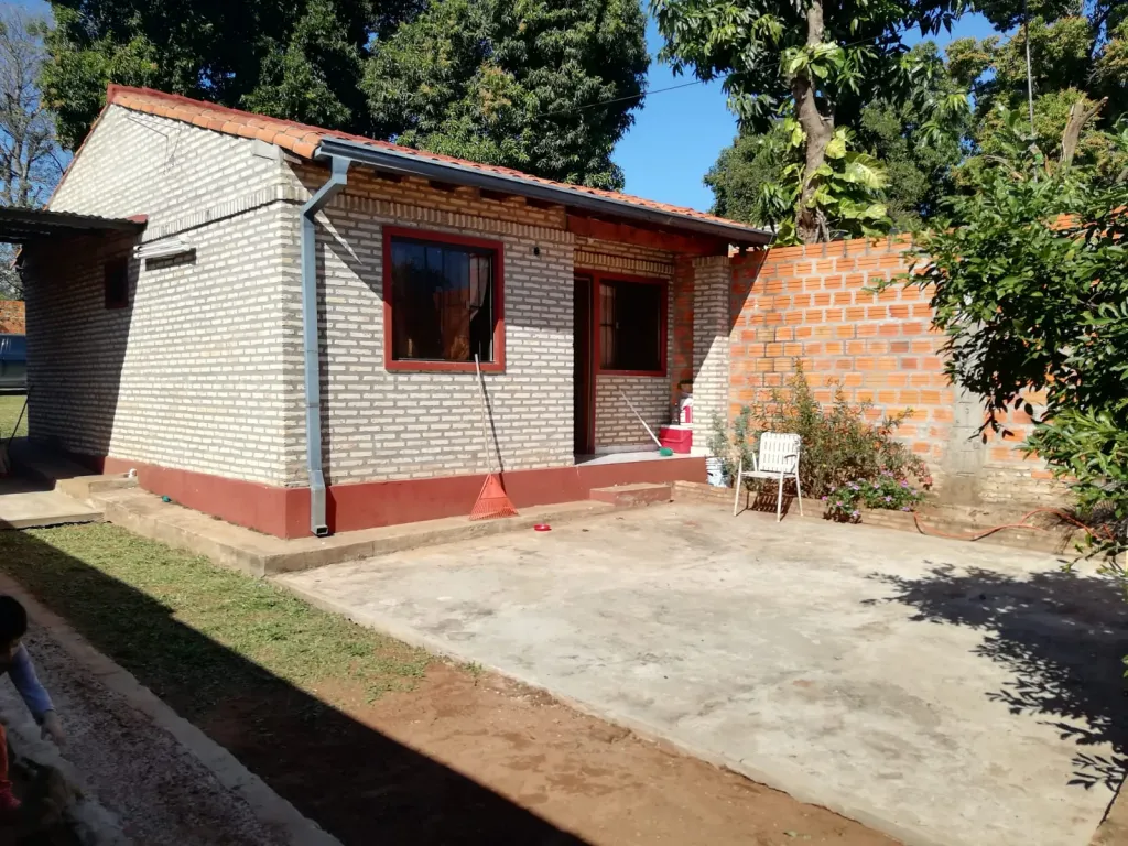 OFERTA - VENDO CASA EN ÑEEMBY- LAS LOMITAS — foto 2
