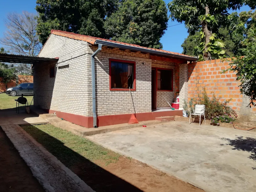 OFERTA - VENDO CASA EN ÑEEMBY- LAS LOMITAS — foto 3