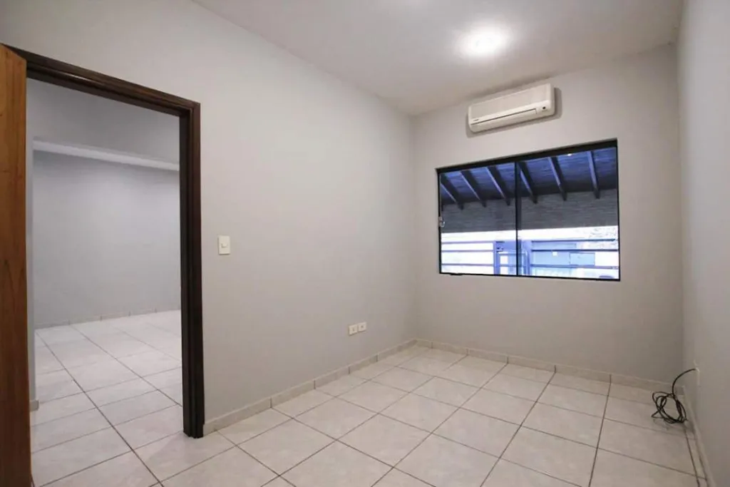 ALQUILO HERMOSO DÚPLEX EN VILLAMORRA — foto 2