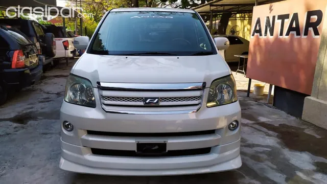 Toyota Noah 2005 — foto 3