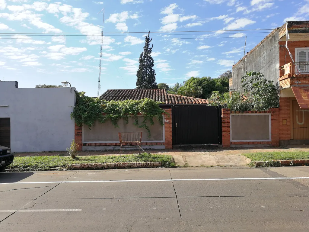 Casa en esquina Luque zona Comercial, superficie 780 m2 — foto 2