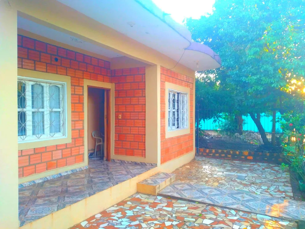 Oferta terreno con casa de losa excelente ubicacion zona Ciudad del Este❕❕❕ — foto 2