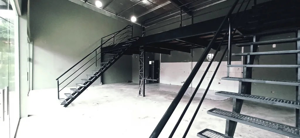 SALONES COMERCIALES — foto 2