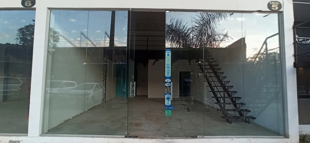 SALONES COMERCIALES — foto 3