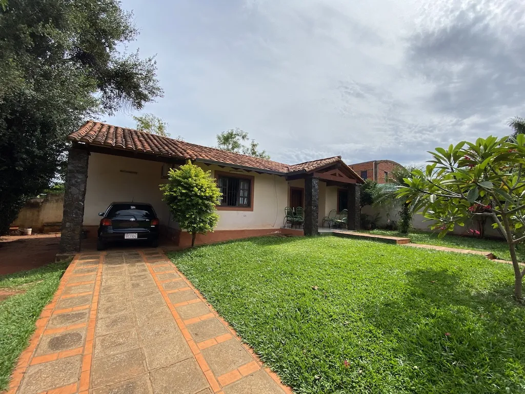 En venta - Casa en Luque a cuadras de B. Borges — foto 2
