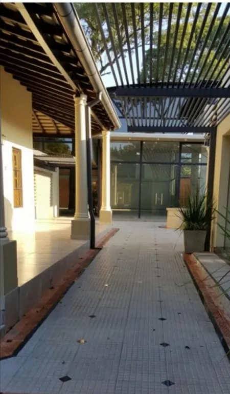 VENDO ELEGANTE COMPLEJO COMERCIAL PASEO GALI EN LUQUE‼️. — foto 3