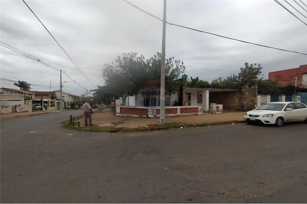 CASA EN ESQUINA BARRIO SAJONIA — foto 2