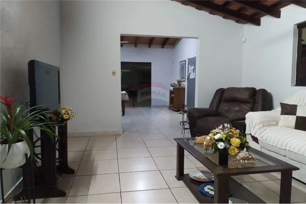 HERMOSA CASA EN BARRIO HIPODROMO — foto 3