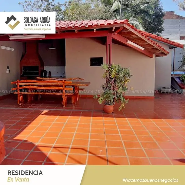 AMPLIA RESIDENCIA CON PISCINA! — foto 2