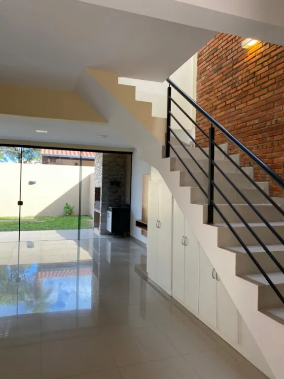 Amplio, Hermoso y coqueto Duplex en Luque — foto 3