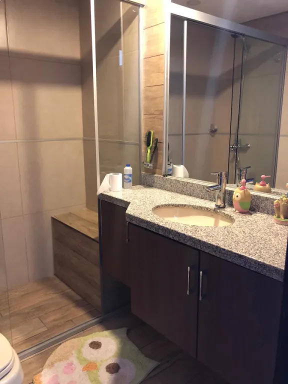 En venta amplia casa de 4 dormitorios + escritorio Barrio Mariscal Estigarribia — foto 2