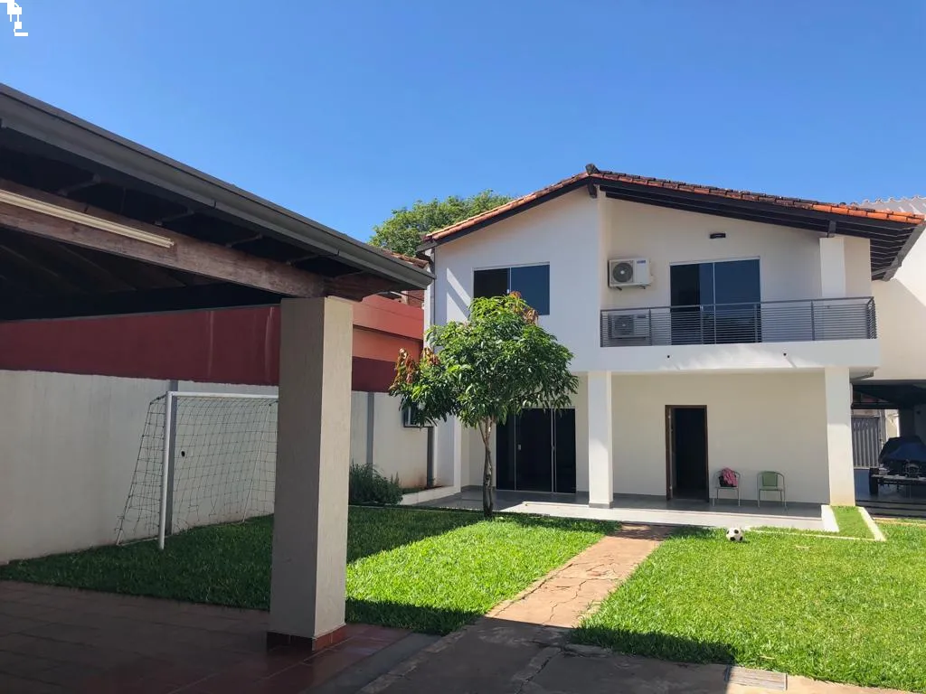 En venta amplia casa de 4 dormitorios + escritorio Barrio Mariscal Estigarribia — foto 3