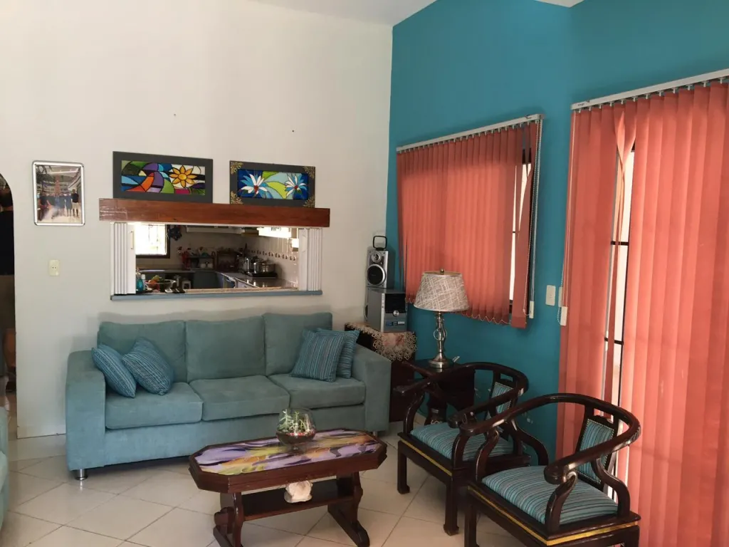 VENDO CASA CON PISCINA A 2 CUADRAS DE AVDA. PERON, CON 2 DORMITORIOS — foto 3