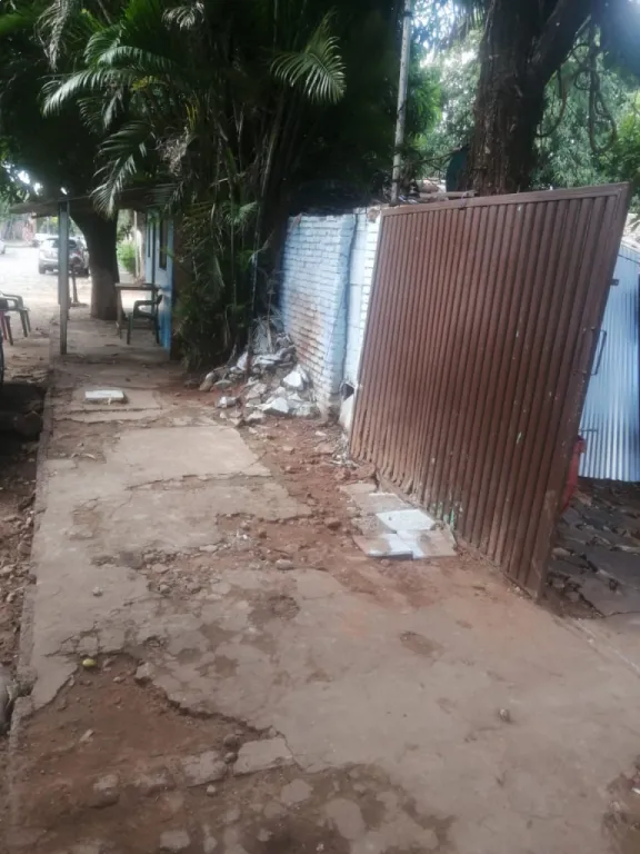PARA INVERSIÓN TERRENO CON CASA PARA DEMOLER — foto 2