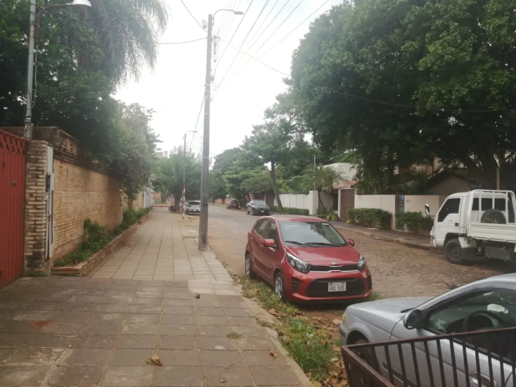 PARA INVERSIÓN TERRENO CON CASA PARA DEMOLER — foto 3