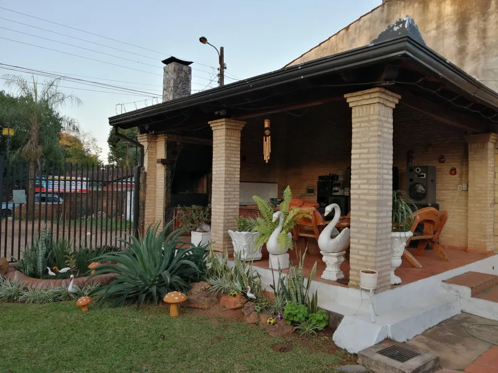 HERMOSA CASA EN VENTA EN SAN LORENZO. ZONA FABRICA DE NIKO — foto 3