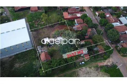 Hermosa propiedad ubicada en el tercer barrio de Luque ( 2.417 m2) — foto 2