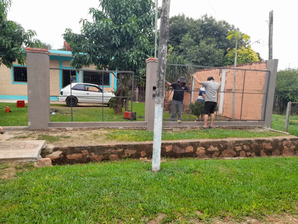 VENDO CASA EN LUQUE BARRIO LOMA MERLO — foto 3