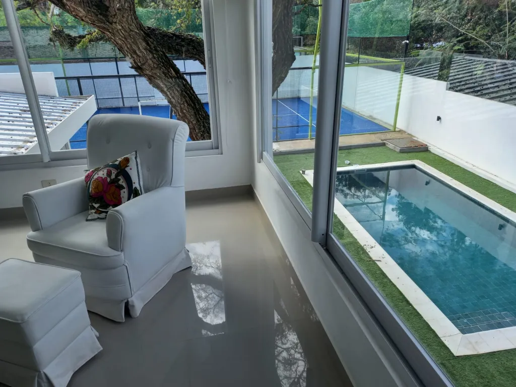 VENTA HERMOSA RESIDENCIA AMOBLADA 450,000 USD SAN BER — foto 2