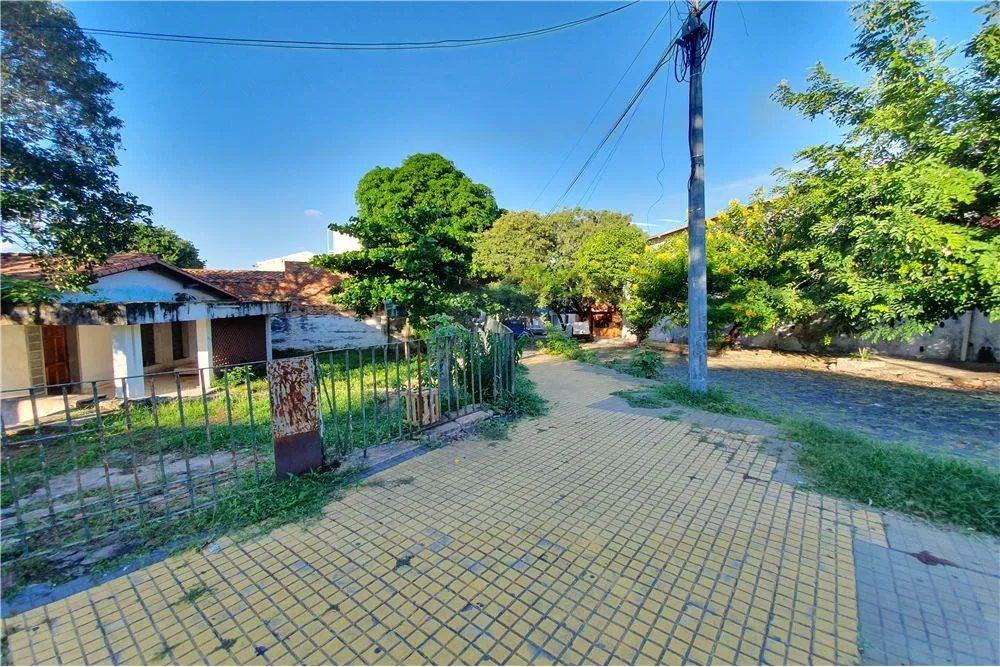 EXCELENTE TERRENO EN ESQUINA EN OFERTA EN SAJONIA — foto 3