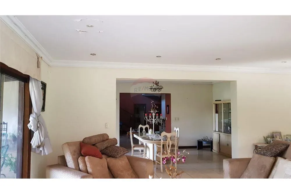 En venta Exclusiva Residencia en Capiatá. — foto 2