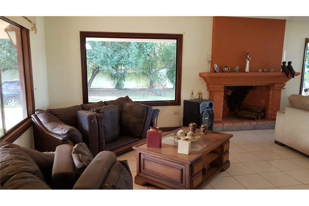 En venta Exclusiva Residencia en Capiatá. — foto 3