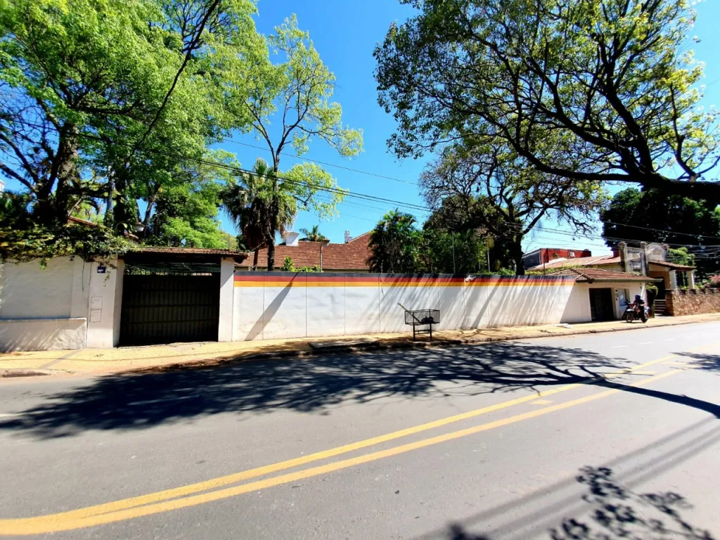 VENDO EX EMBAJADA DE ALEMANIA – BARRIO EL DORADO – ZONA CLUB CENTENARIO — foto 2
