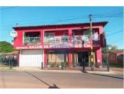 Vendo casa con local comercial en Itauguá: 4 habitaciones y 2 baños.