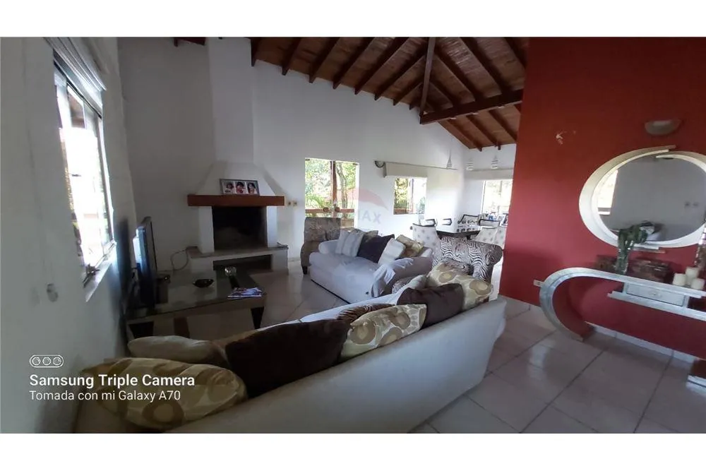 VENDO IMPONENTE CASA RESIDENCIAL CON VISTA AL RÍO PARANA — foto 3