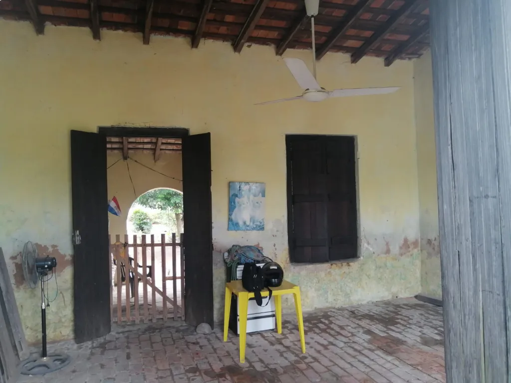 ESCOBAR PARAGUARI VENDO CASA COLONIAL FRENTE A LA VIA DEL TREN — foto 3