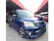 TOYOTA NOAH AZUL AÑO 2003 CAJA AUTOMÁTICA Seie S Sin uso en Py.